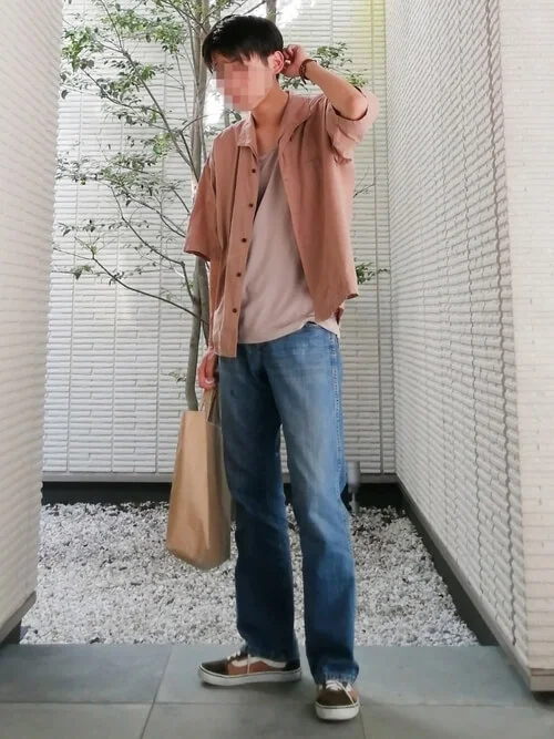 メンズのデニムパンツ×VANSコーデ